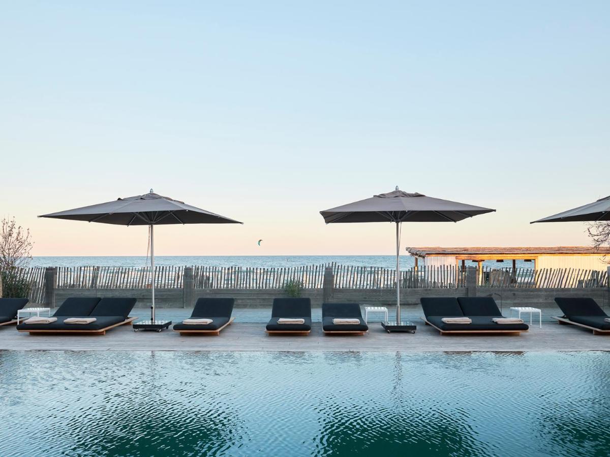 Hotel Plage Palace & Spa Palavas-les-Flots Exterior photo The rooftop pool at the Hotel