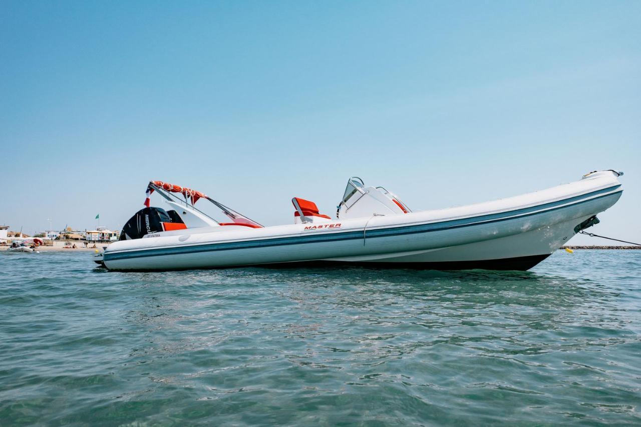 Hotel Plage Palace & Spa Palavas-les-Flots Exterior photo A Zodiac boat