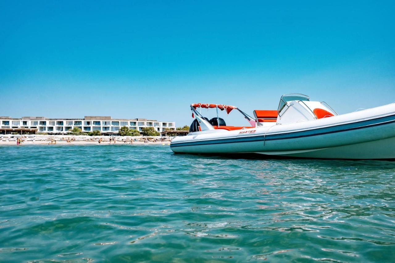 Hotel Plage Palace & Spa Palavas-les-Flots Exterior photo A motor launch in the Mediterranean